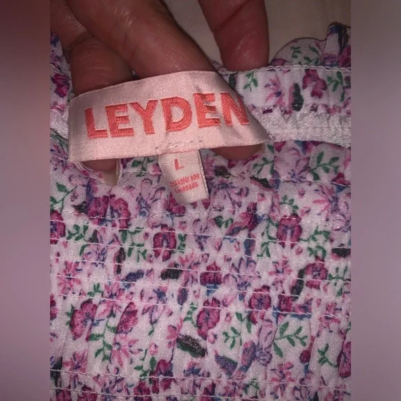Leyden floral smocked Top Peplum hem New - Picture 4 of 6